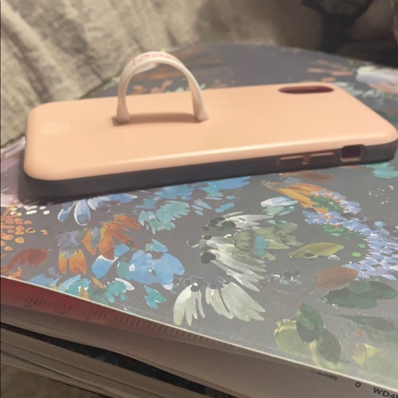 Pre-loved blush loopy case. Case fits iPhone XR - Picture 2 of 8